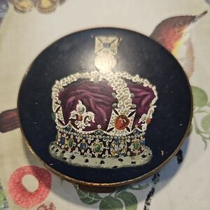 Vintage Powder Compact commemorating the 1953 coronation of Queen Elizabeth II